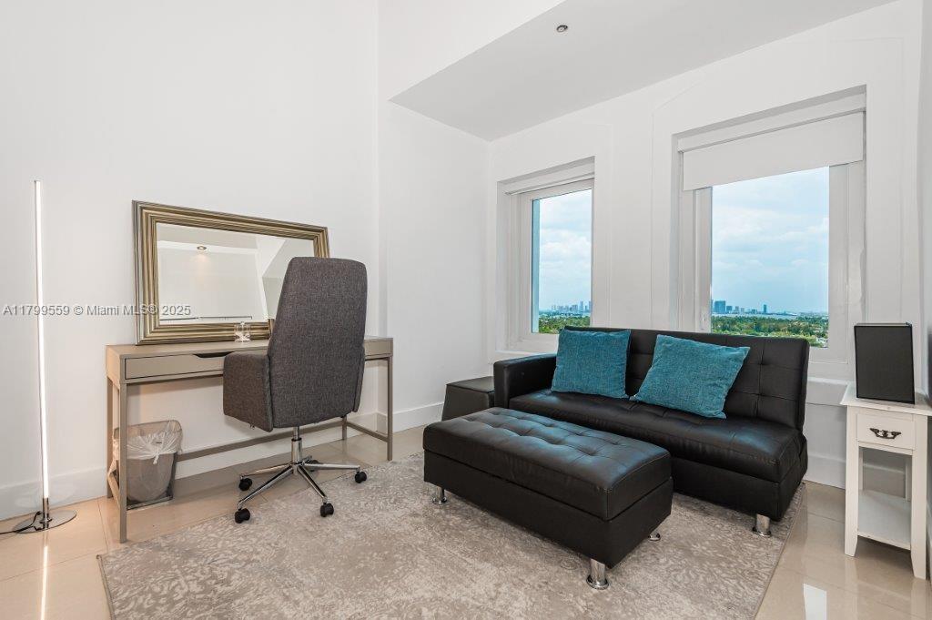 RONEY PALACE CONDO - Residential Lease