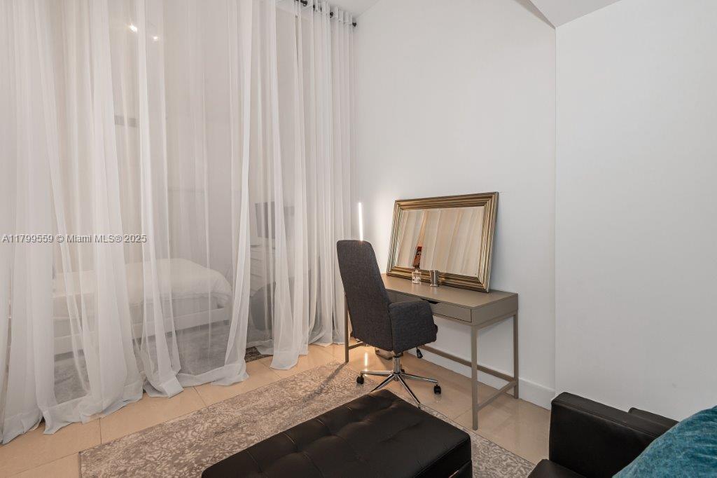 RONEY PALACE CONDO - Residential Lease