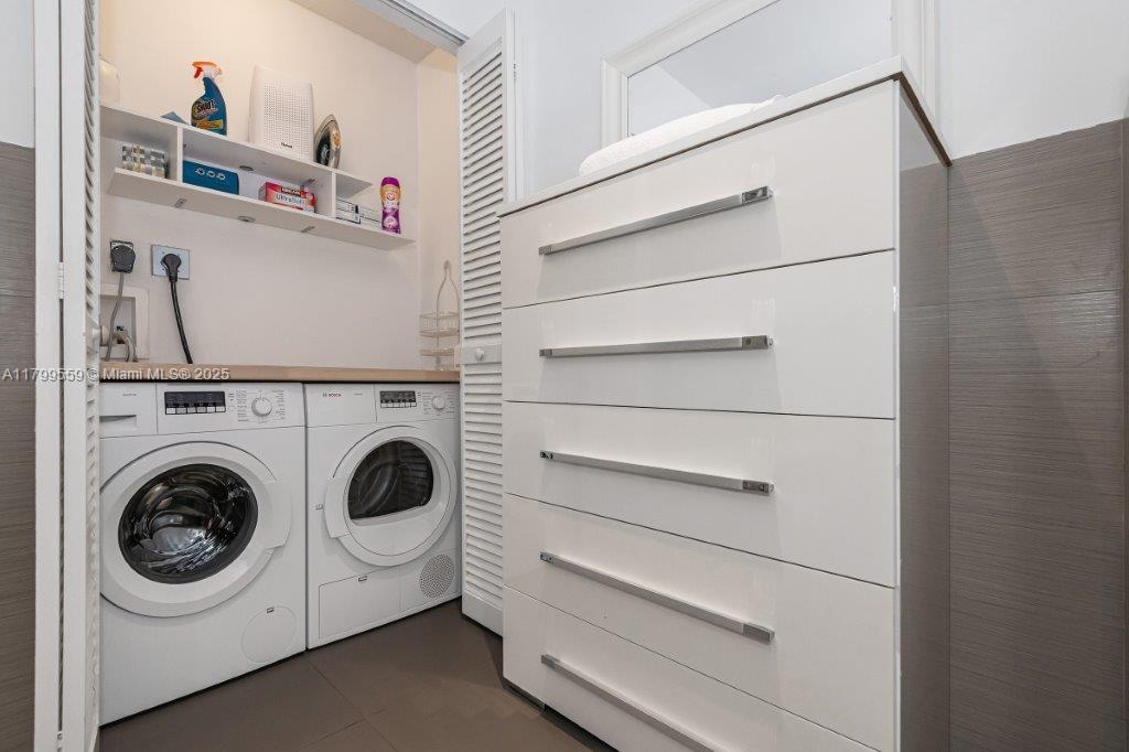 RONEY PALACE CONDO - Residential Lease