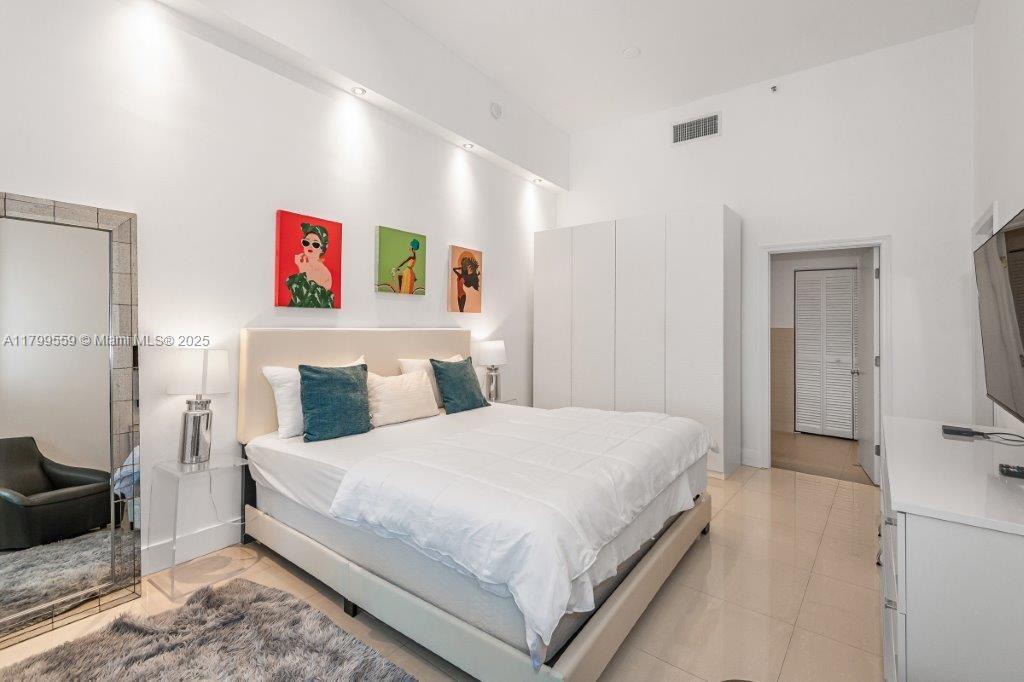 RONEY PALACE CONDO - Residential Lease