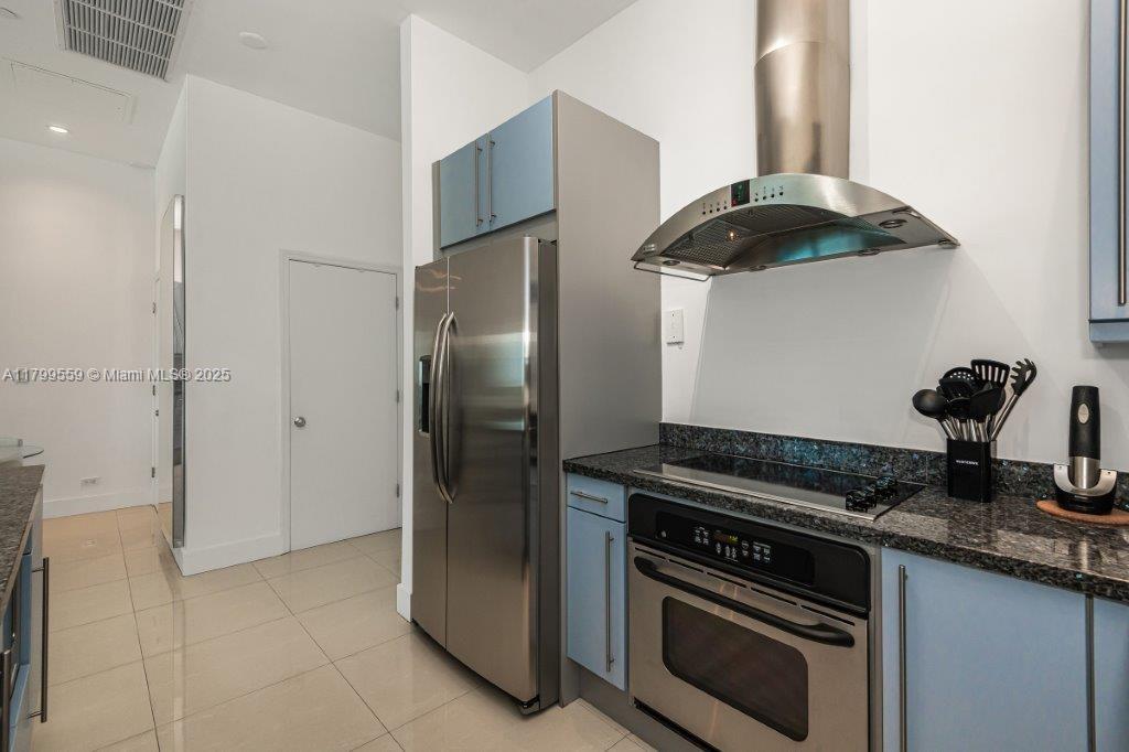 RONEY PALACE CONDO - Residential Lease