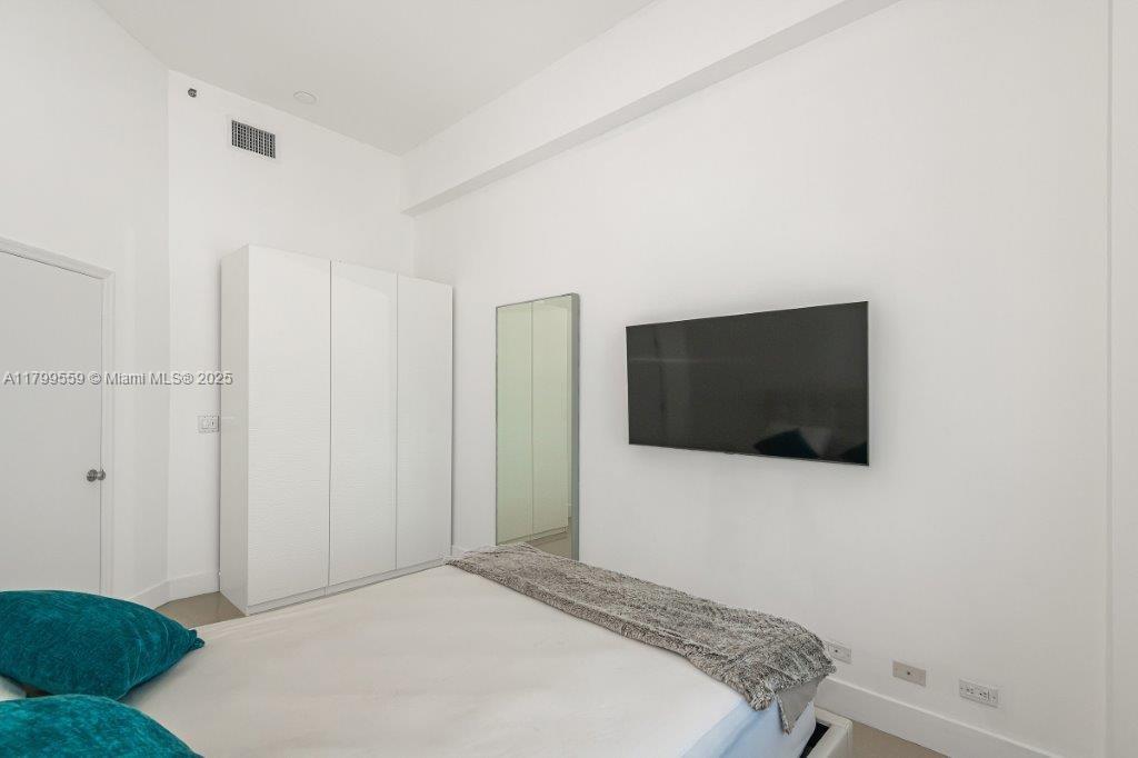 RONEY PALACE CONDO - Residential Lease