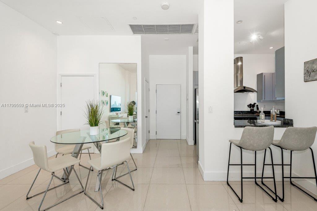 RONEY PALACE CONDO - Residential Lease