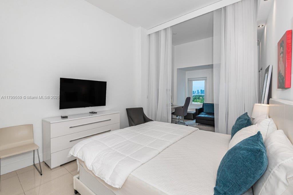 RONEY PALACE CONDO - Residential Lease