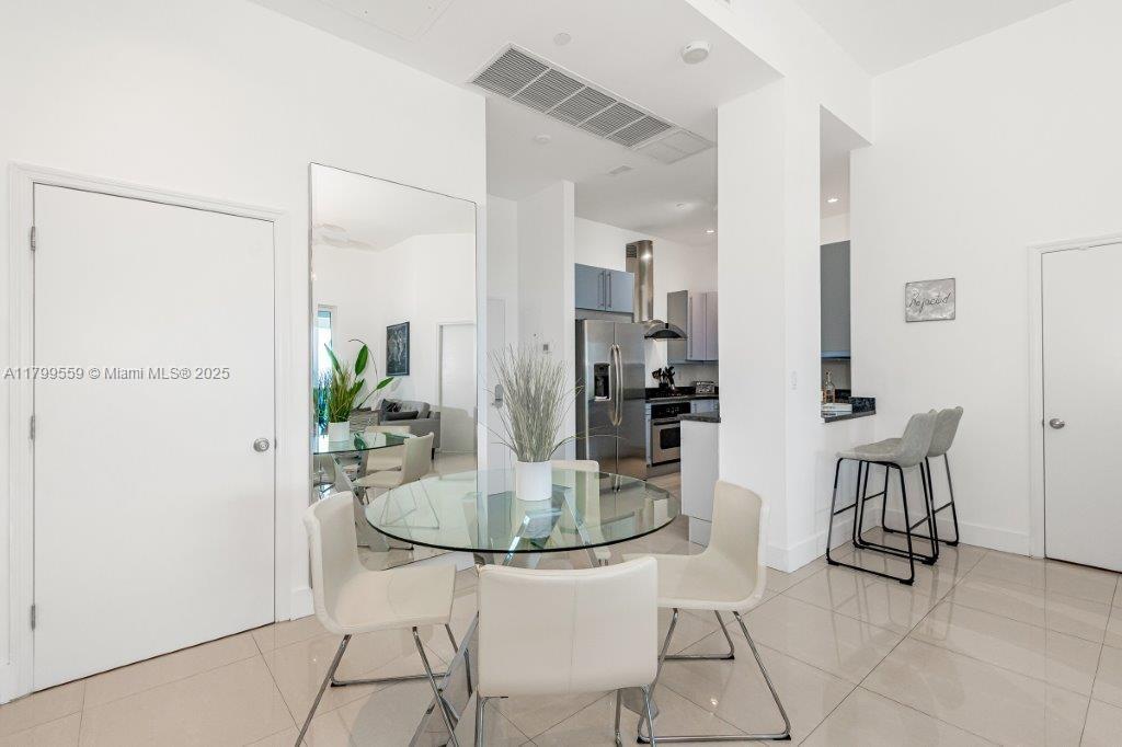 RONEY PALACE CONDO - Residential Lease