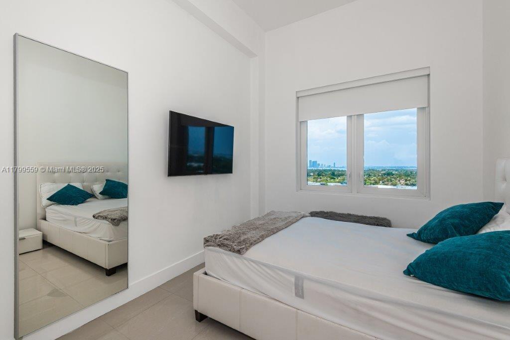 RONEY PALACE CONDO - Residential Lease