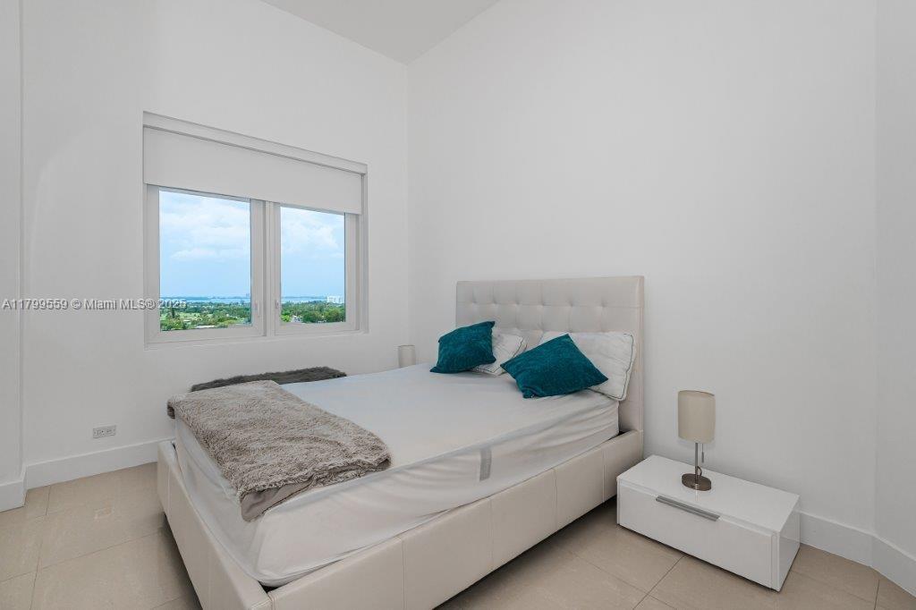 RONEY PALACE CONDO - Residential Lease