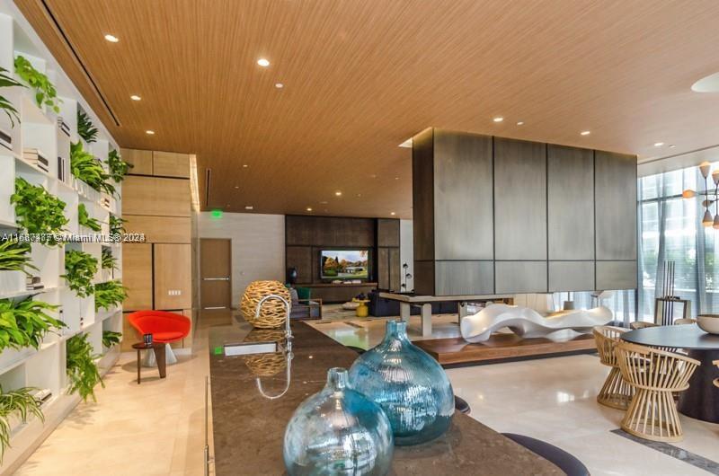 BRICKELL HEIGHTS EAST CON - Residential Lease