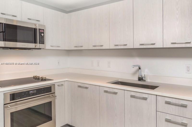 BRICKELL HEIGHTS EAST CON - Residential Lease