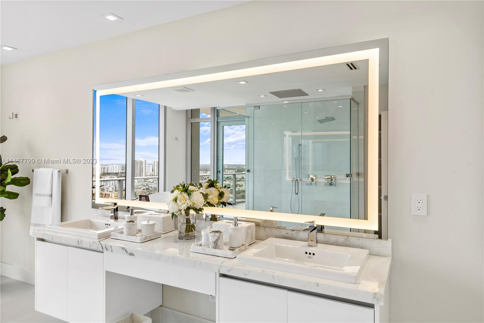 PARQUE TOWERS CONDO - Residential