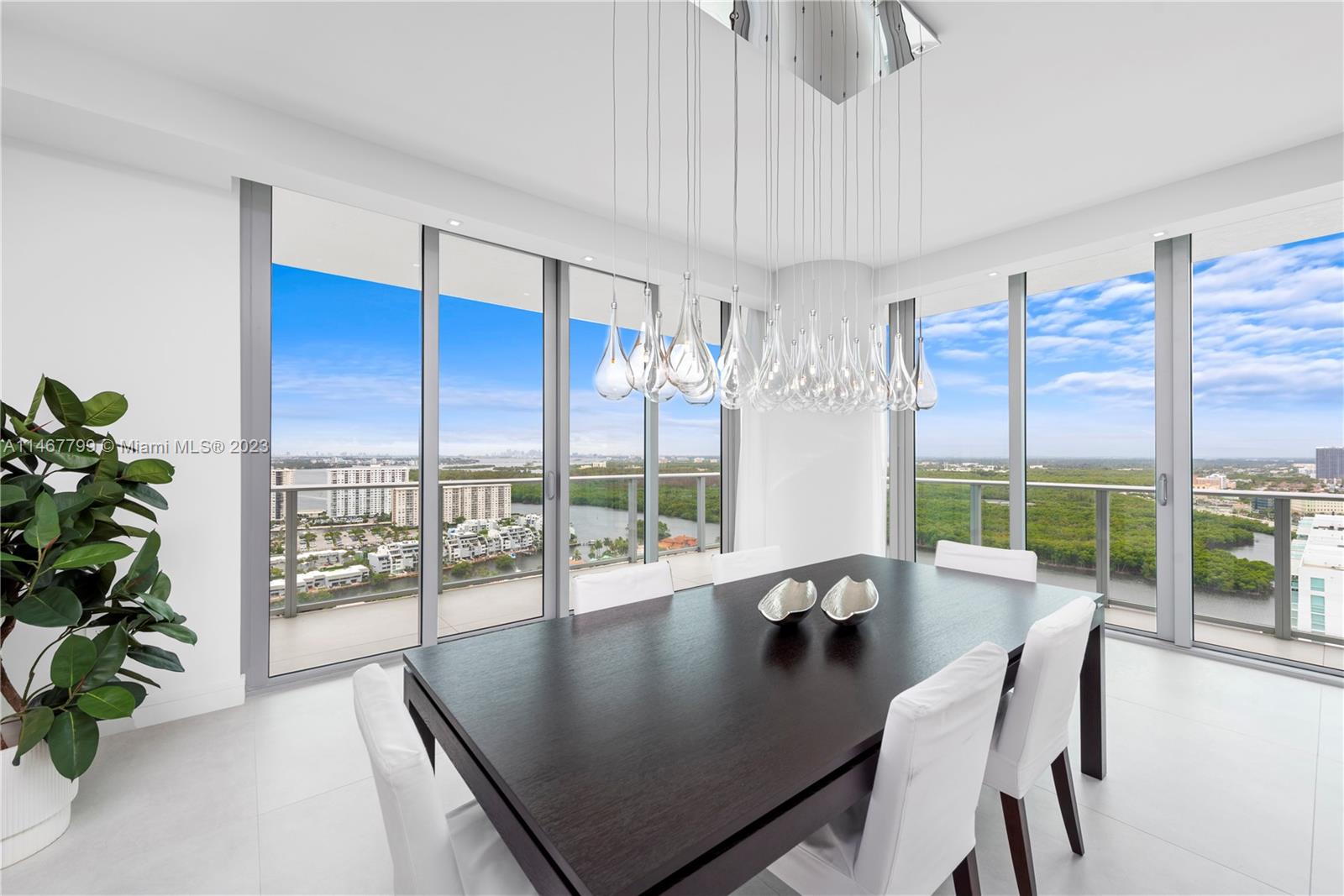 PARQUE TOWERS CONDO - Residential