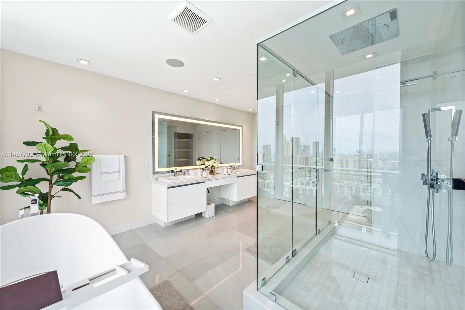 PARQUE TOWERS CONDO - Residential