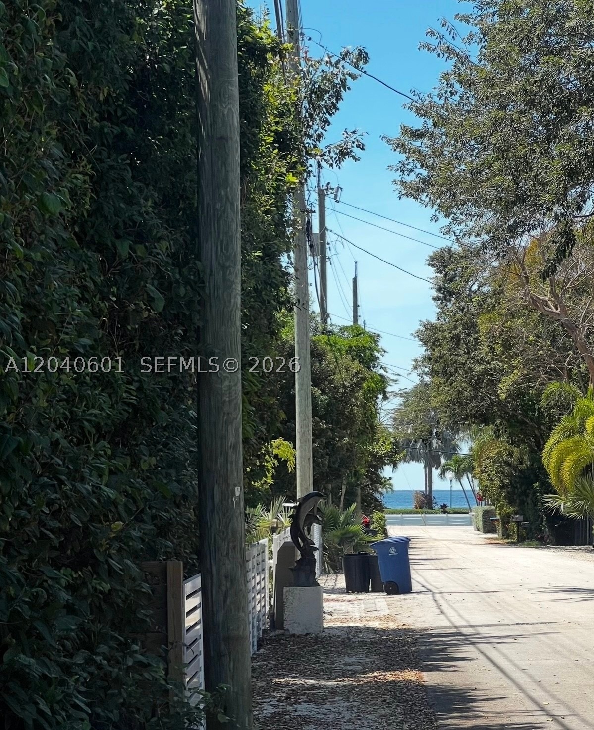 Great opportunity to own land in Key Largo . This residential law offers a peaceful key setting with access to community amenities, including a private boat ramp and small beach area for residence to enjoy. Located near water, but not directly waterfront, this property is ideal for someone looking to secure a piece of the Florida Keys lifestyle. Enjoy boating, fishing, kayaking, and island living just minutes from local marinas, restaurants, shopping, and everything Key Largo has to offer .

Owner finance available.