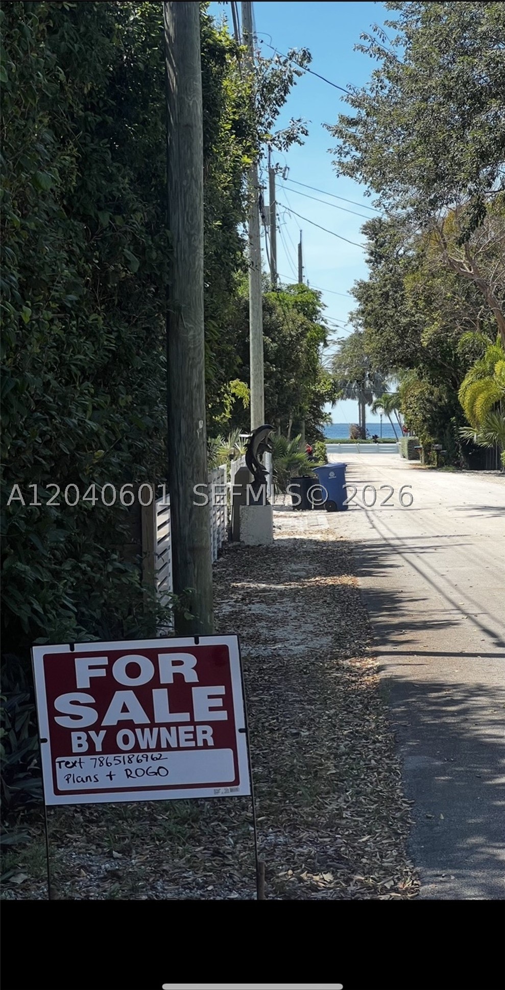 Great opportunity to own land in Key Largo . This residential law offers a peaceful key setting with access to community amenities, including a private boat ramp and small beach area for residence to enjoy. Located near water, but not directly waterfront, this property is ideal for someone looking to secure a piece of the Florida Keys lifestyle. Enjoy boating, fishing, kayaking, and island living just minutes from local marinas, restaurants, shopping, and everything Key Largo has to offer .

Owner finance available.