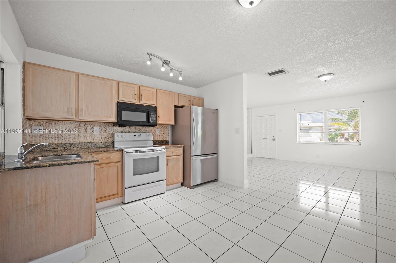 MAINLANDS OF TAMARAC LAKE - Residential