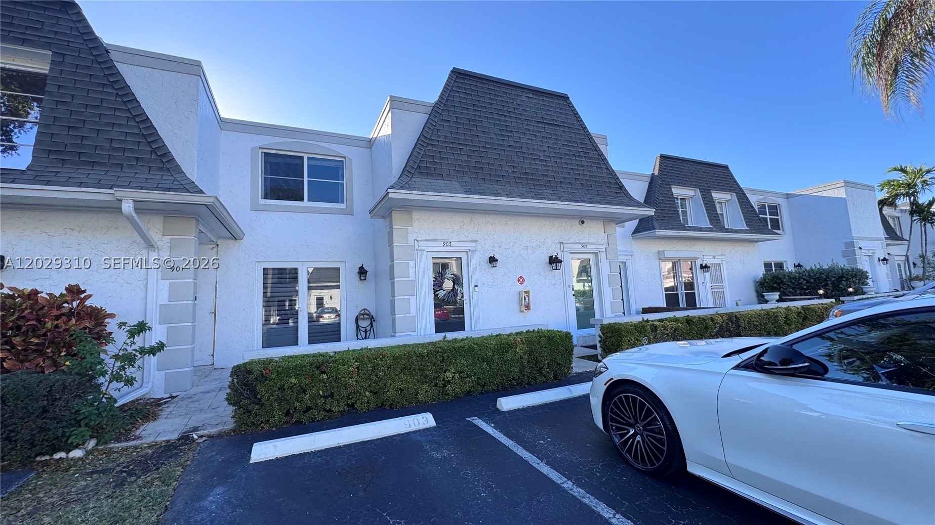 TOWNHOUSES OF VENETIAN PA - Residential