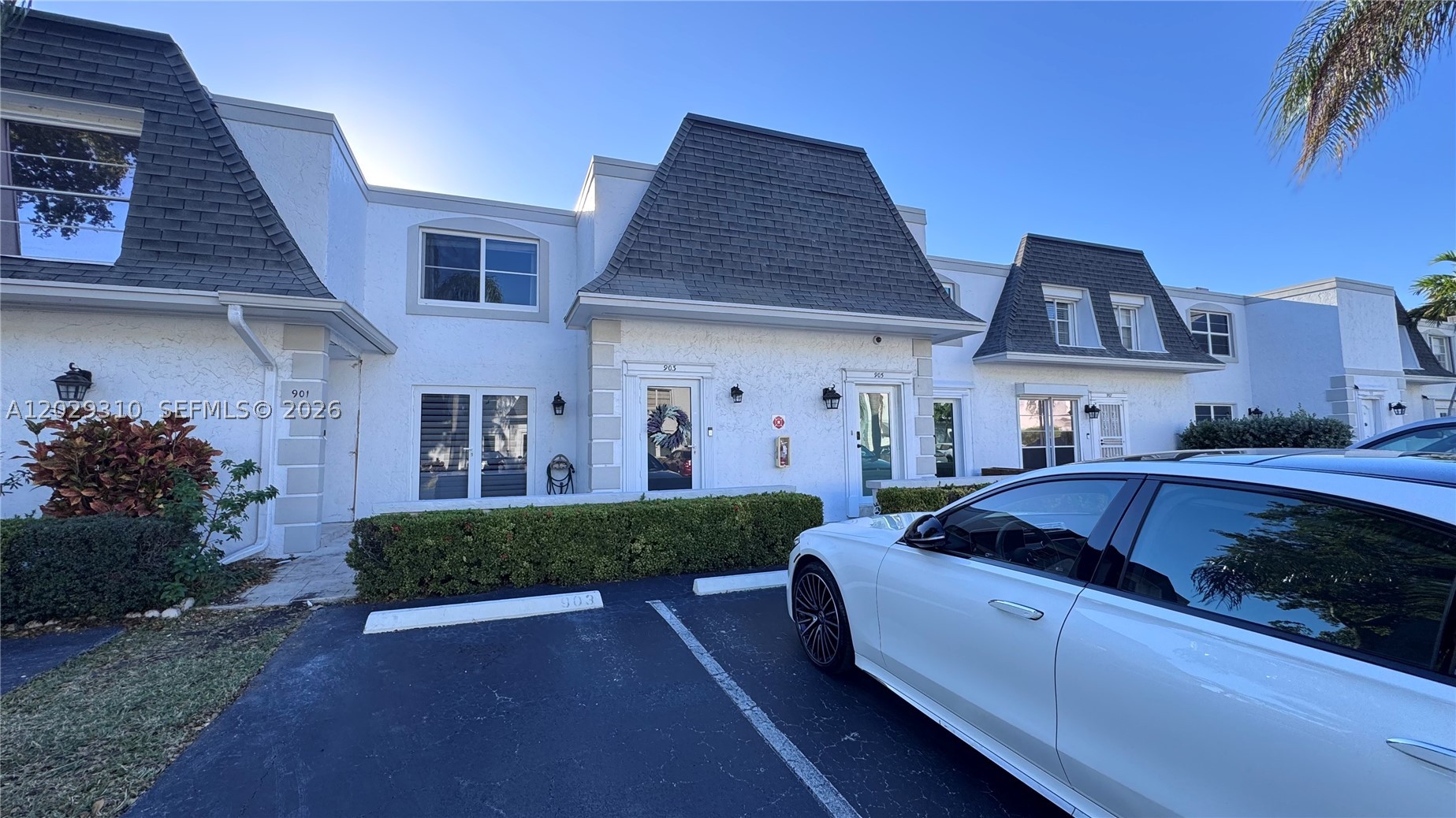TOWNHOUSES OF VENETIAN PA - Residential
