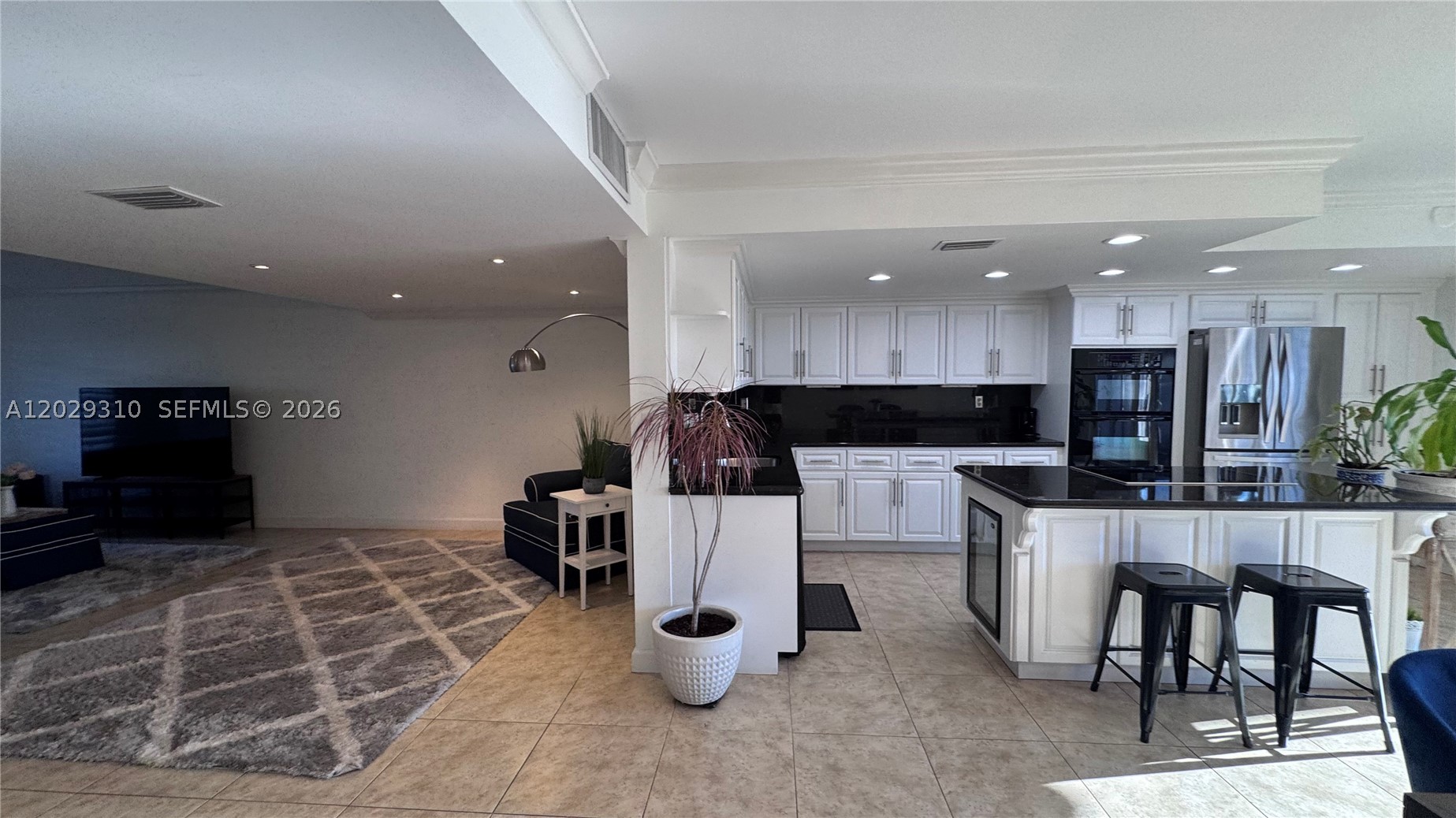 TOWNHOUSES OF VENETIAN PA - Residential