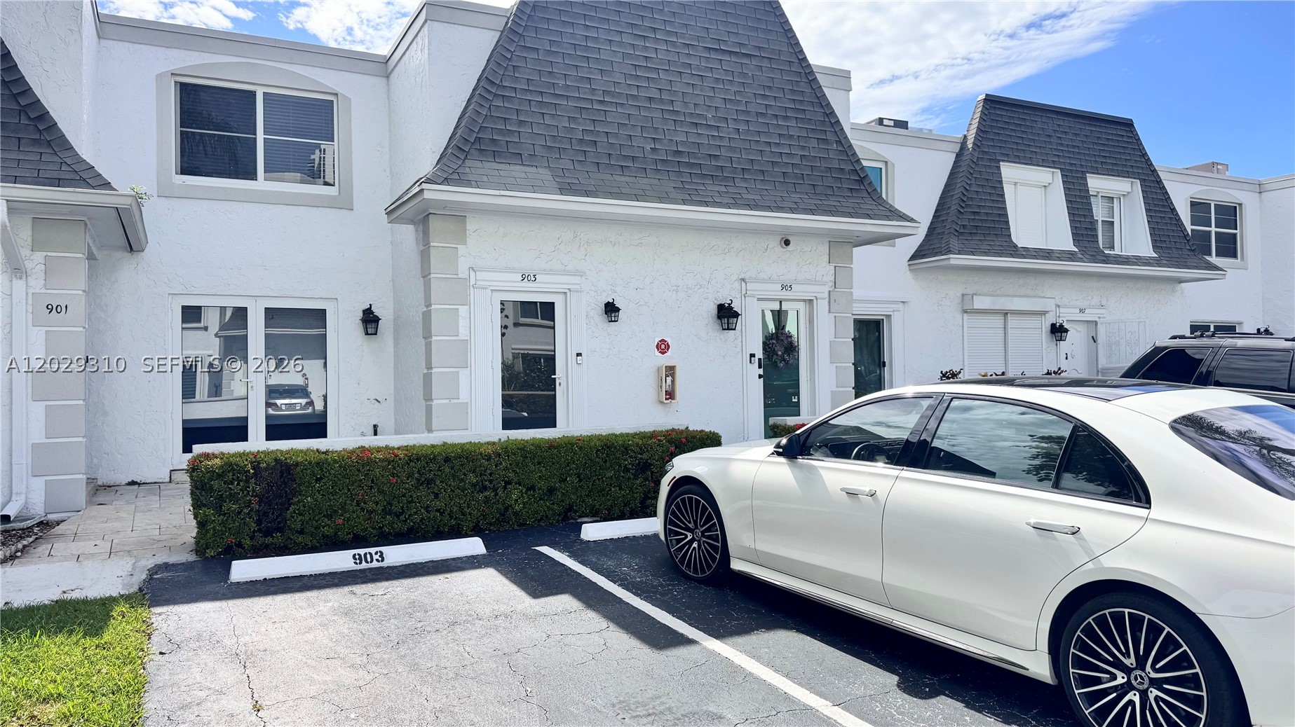 TOWNHOUSES OF VENETIAN PA - Residential