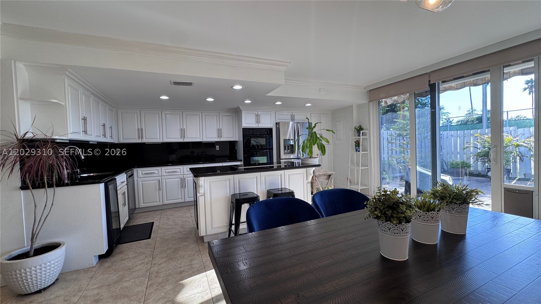 TOWNHOUSES OF VENETIAN PA - Residential
