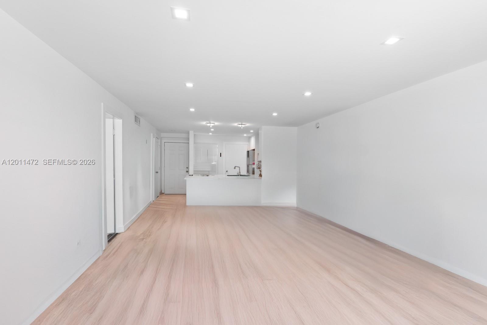 EDEN ISLES CONDO NO 5 - Residential