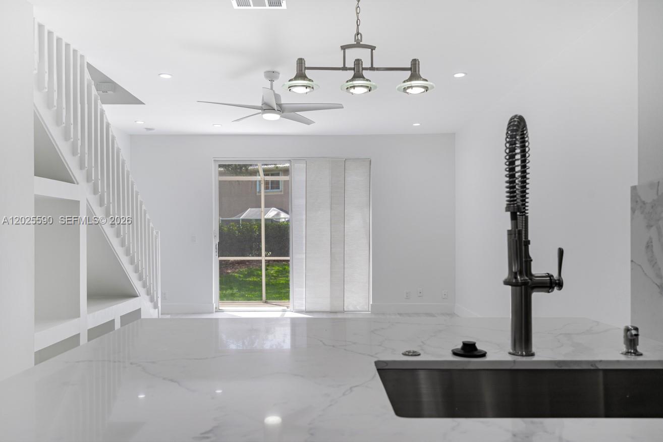 SECTORS 3 & 4 BOUNDARY PL - Residential Lease