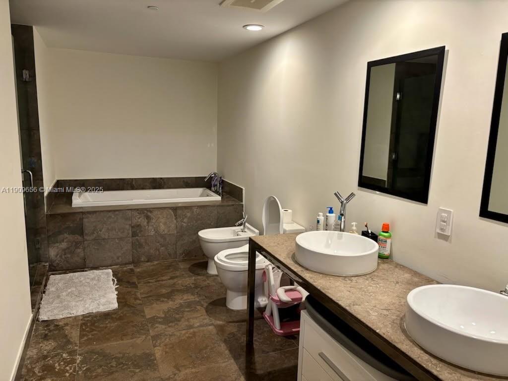 ICONBRICKELL CONDO NO 1 - Residential
