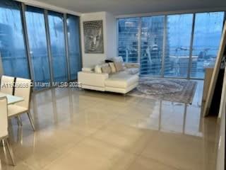 DONT  MISS THE OPPORTUNITY TO OWN THIS BEAUTIFUL, READY TO MOVE IN CORNER APT ON THE 54TH FLOOR WITH AMAZING VIEWS OF THE BAY, RIVER AND THE CITY. BUILDING IS BEING RENOVATED FROM THE OUTSIDE AT THE MOMENT. GOOD NEWS... NO SPECIAL ASSESSMENTS AT PRESENT!