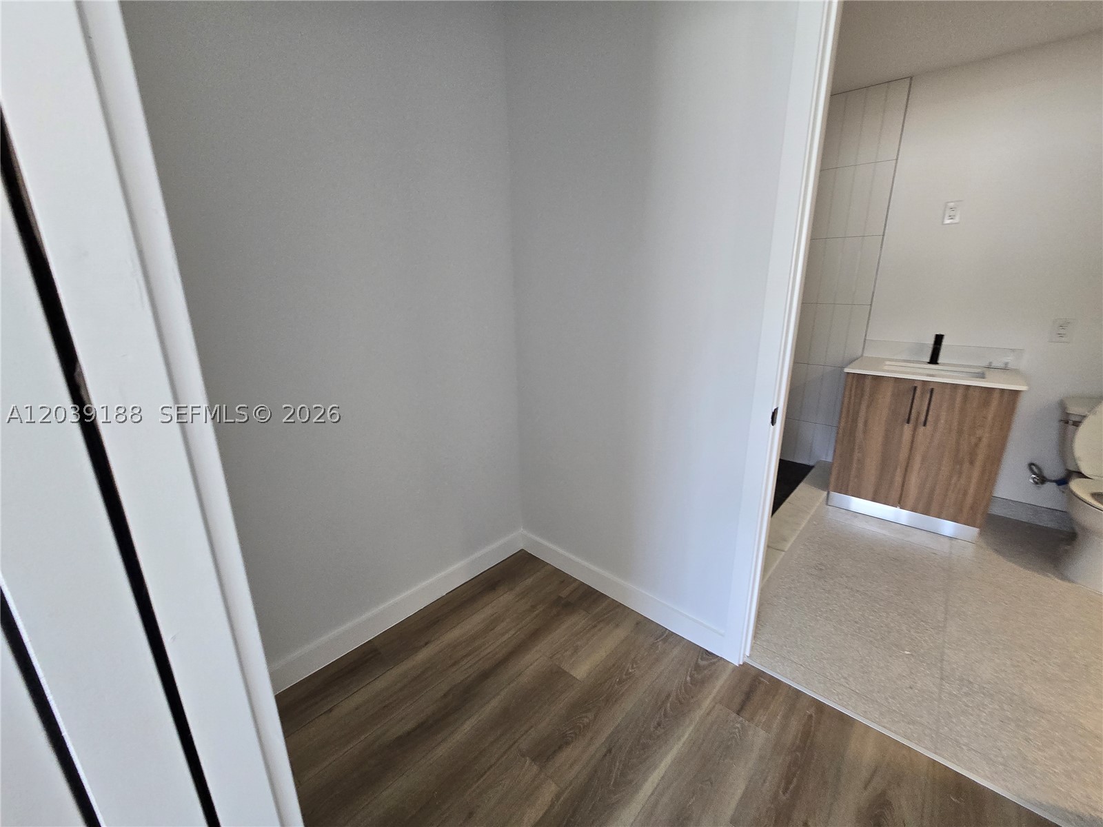 HOLLYWOOD LITTLE RANCHES - Residential Lease