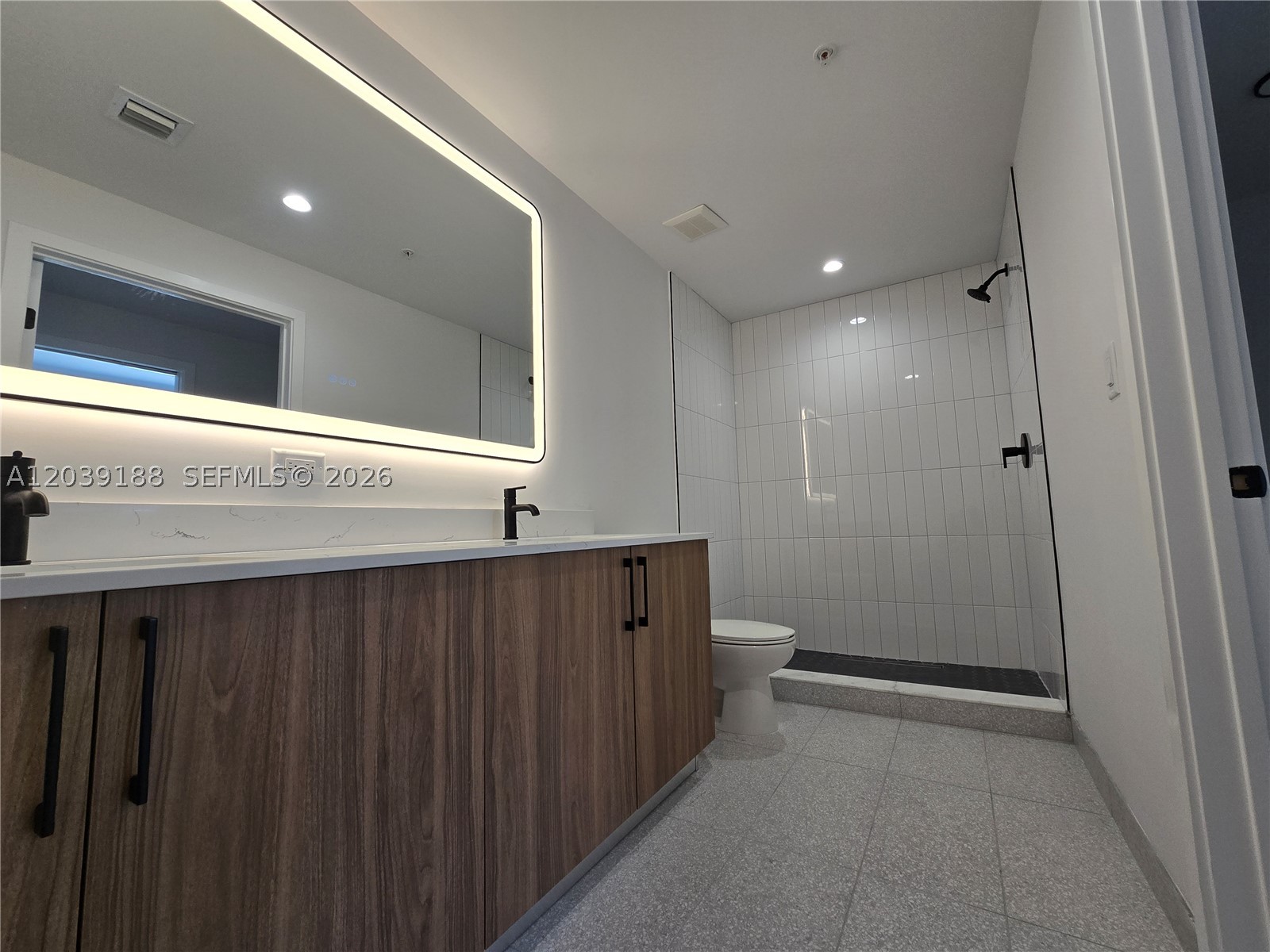 HOLLYWOOD LITTLE RANCHES - Residential Lease