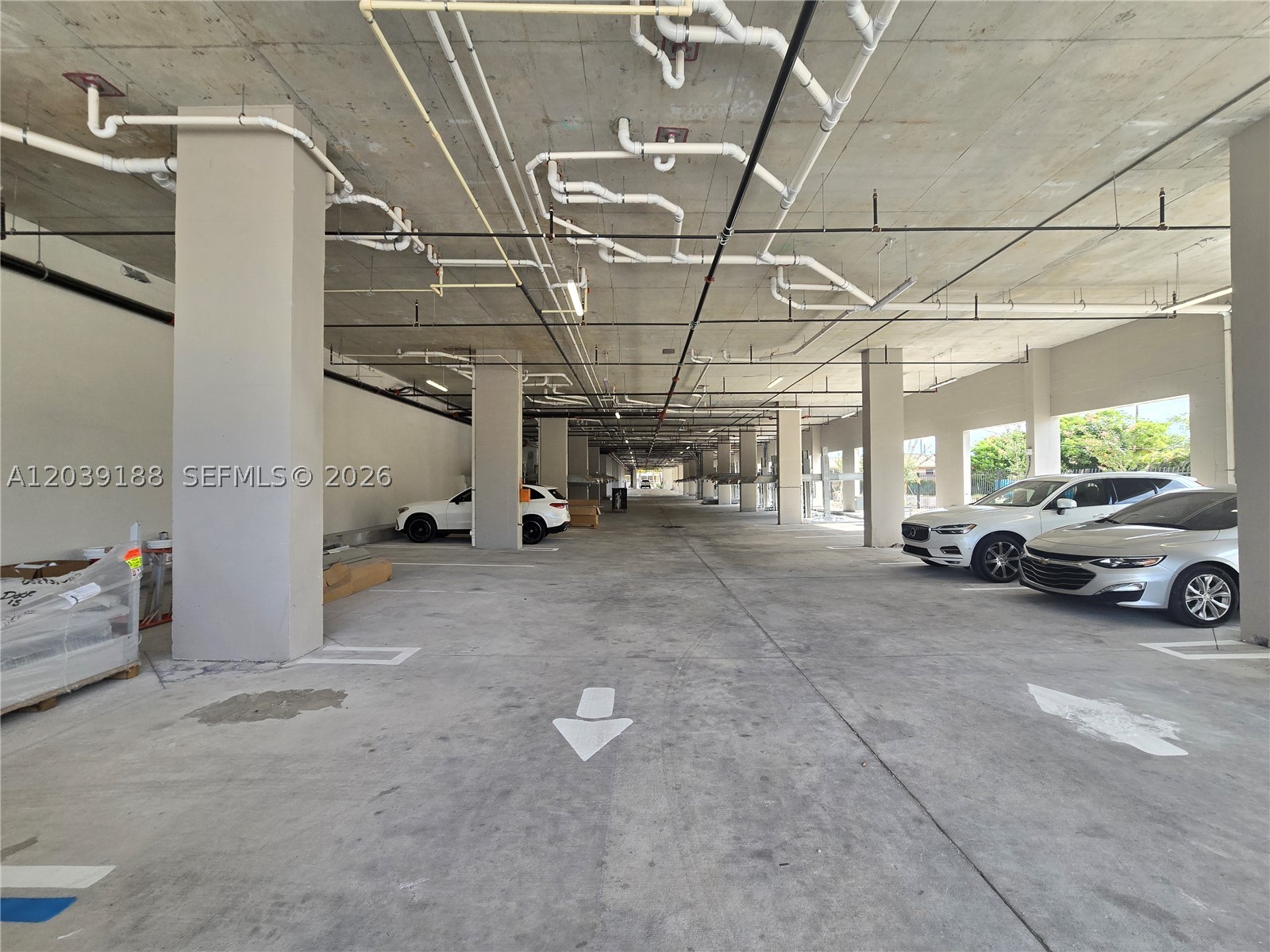 HOLLYWOOD LITTLE RANCHES - Residential Lease