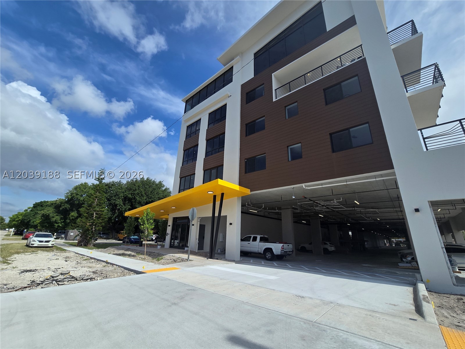 HOLLYWOOD LITTLE RANCHES - Residential Lease