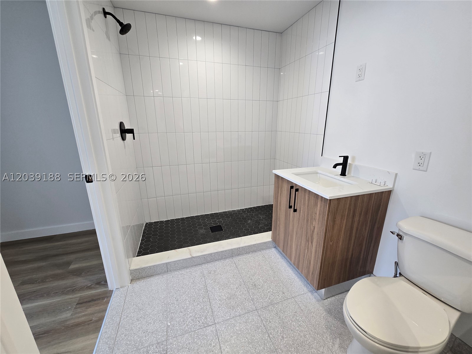 HOLLYWOOD LITTLE RANCHES - Residential Lease