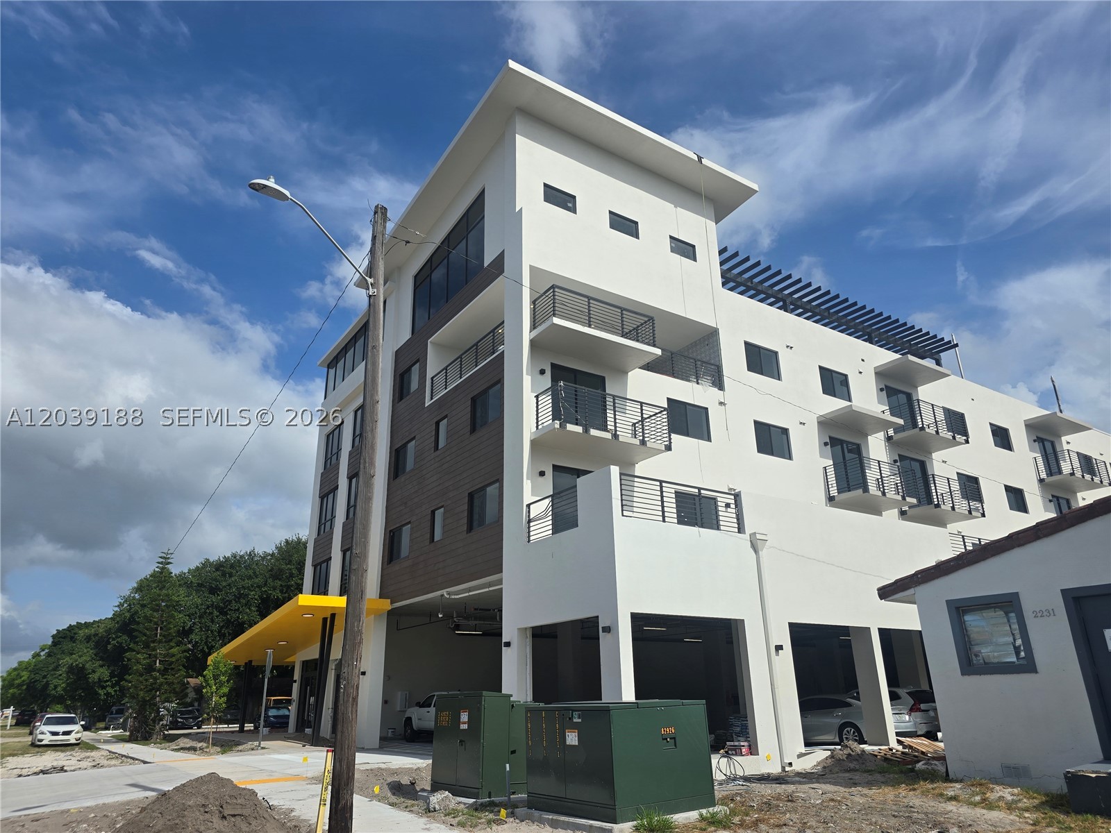HOLLYWOOD LITTLE RANCHES - Residential Lease
