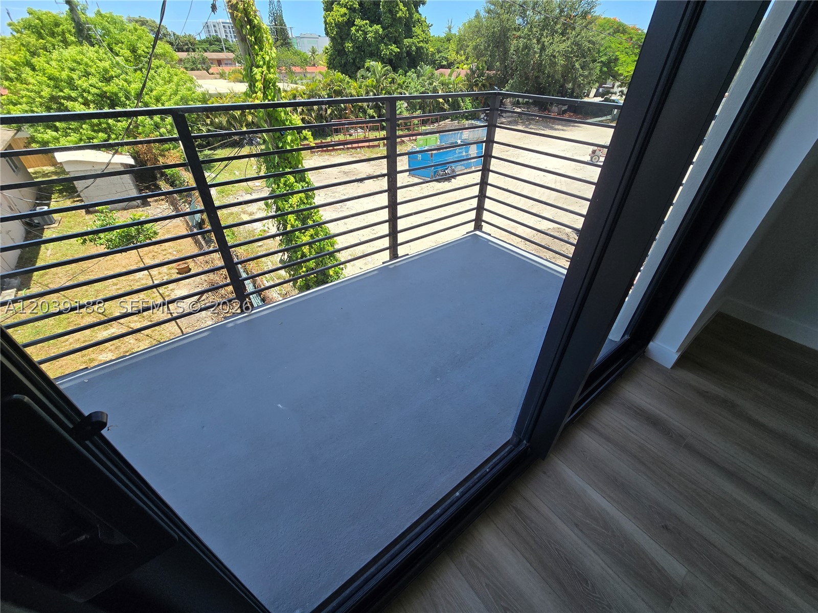HOLLYWOOD LITTLE RANCHES - Residential Lease