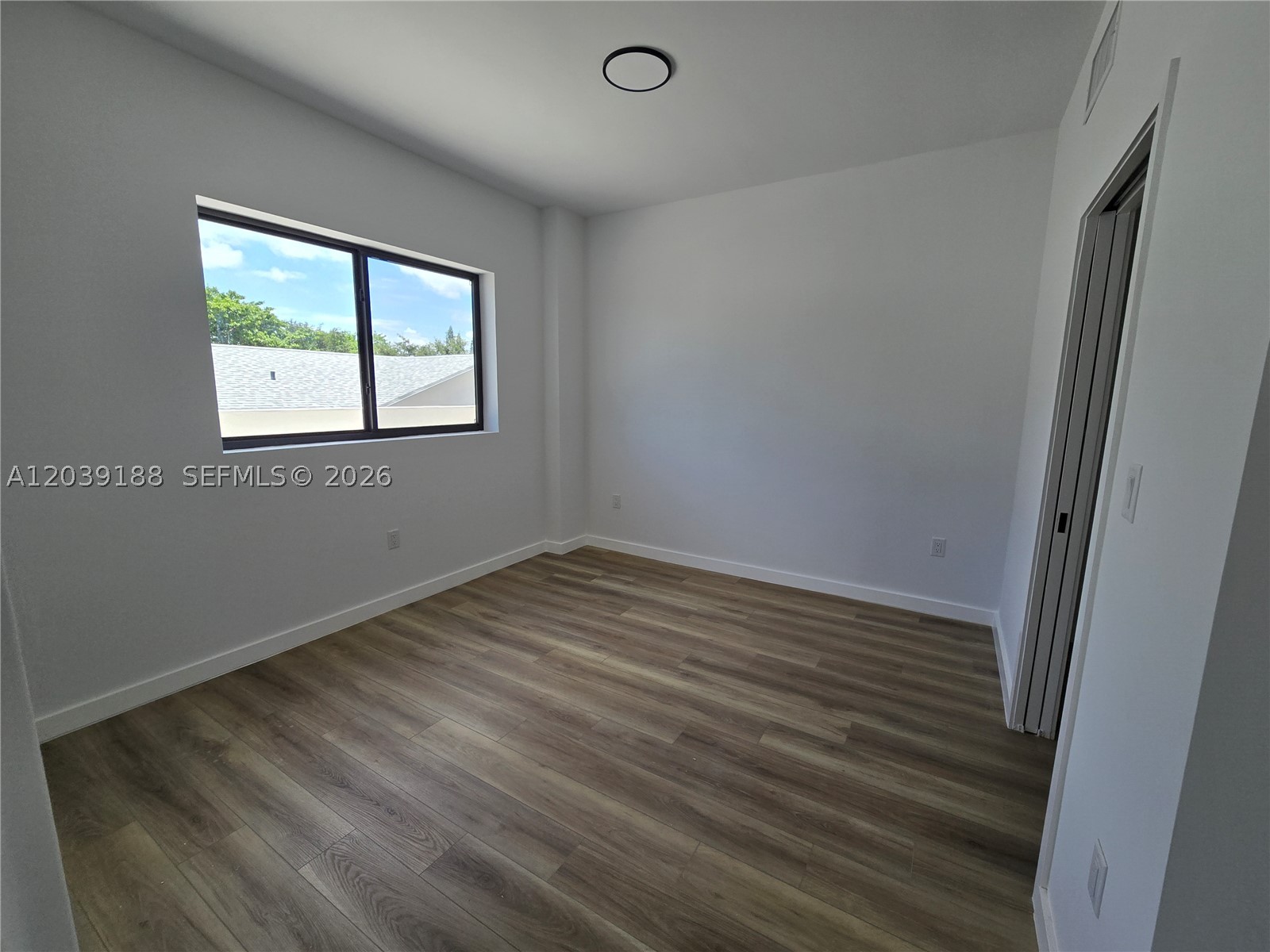 HOLLYWOOD LITTLE RANCHES - Residential Lease