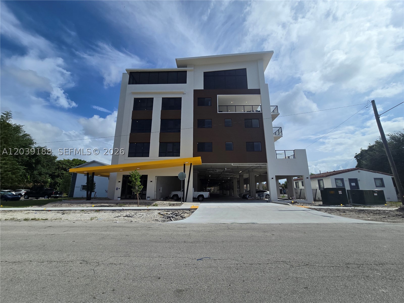 HOLLYWOOD LITTLE RANCHES - Residential Lease