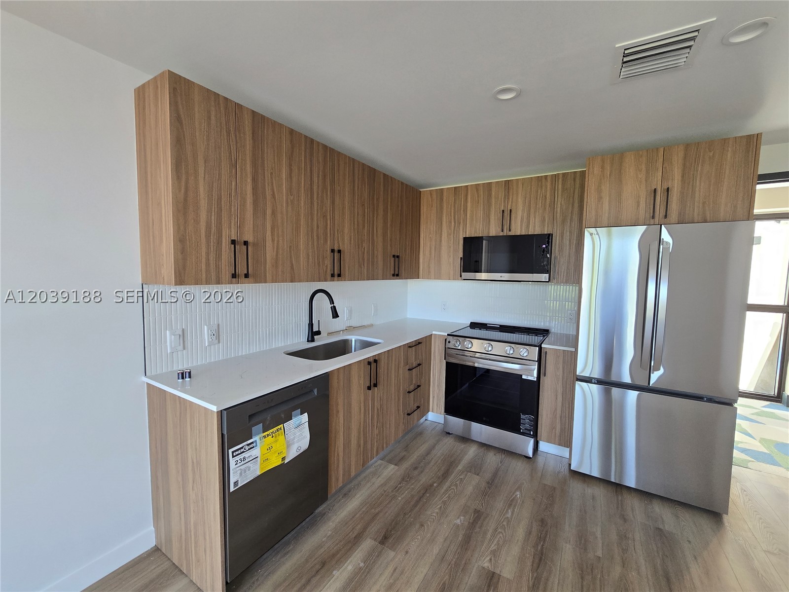 HOLLYWOOD LITTLE RANCHES - Residential Lease