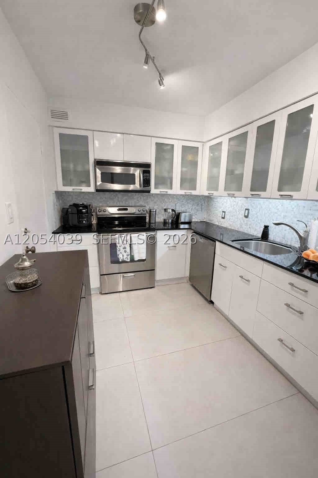 FOUR WINDS CONDO - Residential Lease