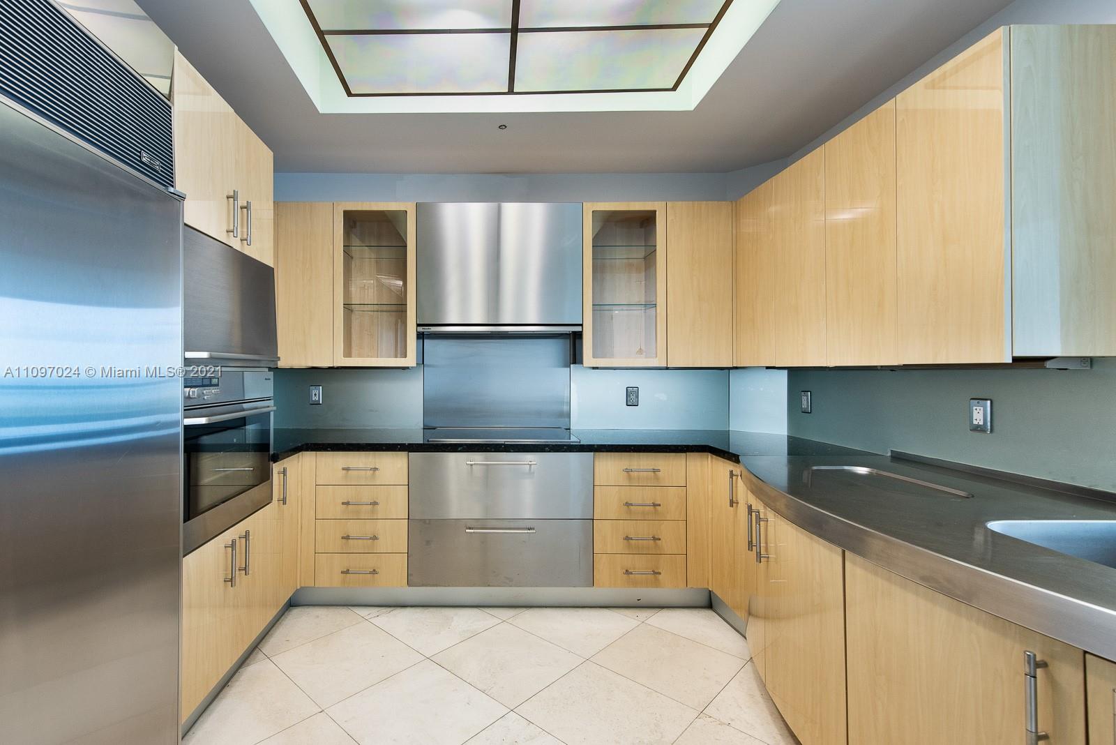 CONTINUUM ON SOUTH BEACH - Residential