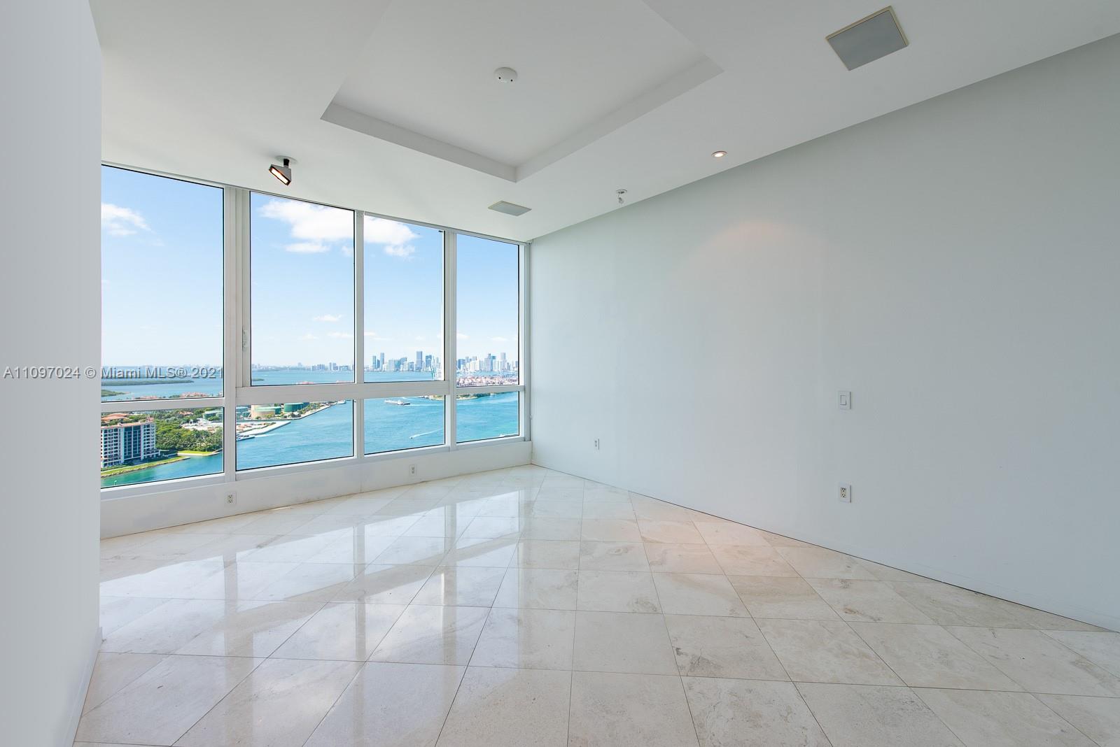 CONTINUUM ON SOUTH BEACH - Residential