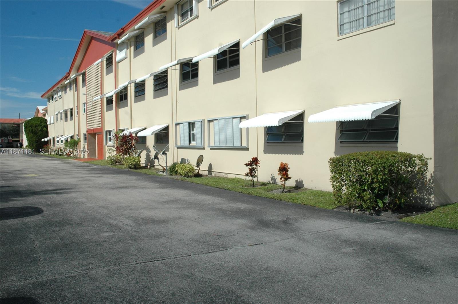 Large corner unit located on the third floor ,two bedrooms ,two bath with a large patio facing the courtyard and shuffle board court. Multiple pools ,excercise room ,courtesy bus and many activities.Close to major highways and shopping and 20 min drive to the beach. 55+ community. This is part of an Estate and court approval is required.