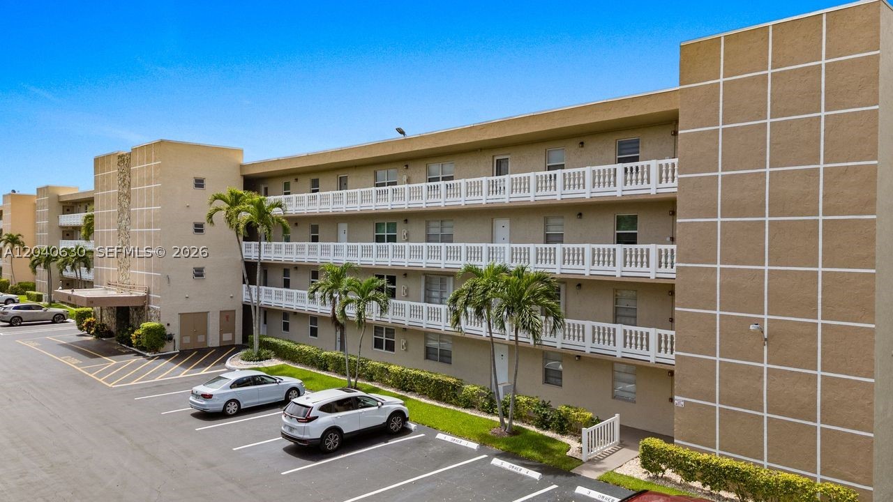 MEADOWBROOK LAKES CONDO - Residential