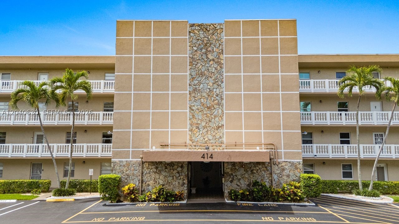 MEADOWBROOK LAKES CONDO - Residential