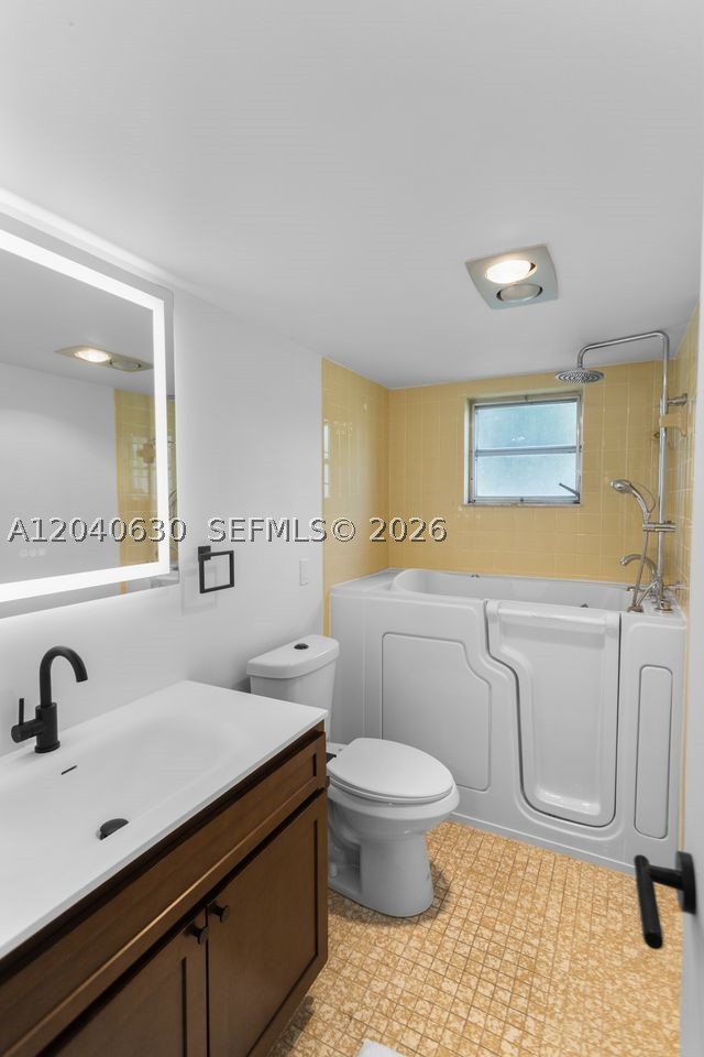 MEADOWBROOK LAKES CONDO - Residential