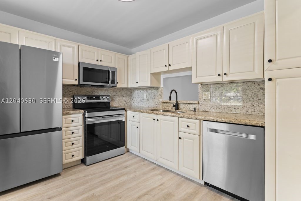 MEADOWBROOK LAKES CONDO - Residential