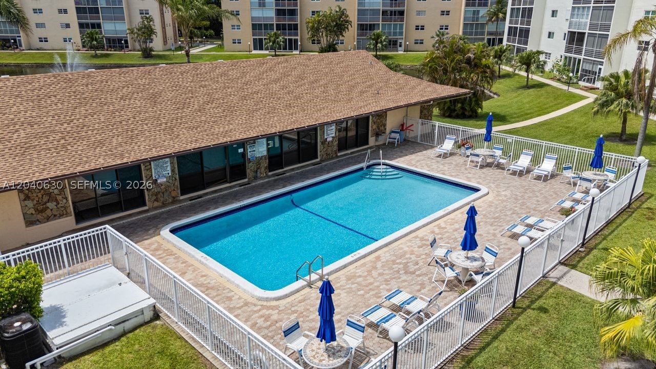 MEADOWBROOK LAKES CONDO - Residential