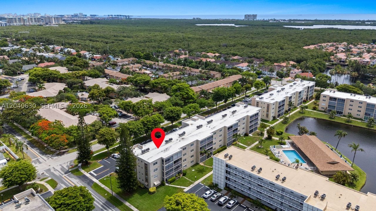 MEADOWBROOK LAKES CONDO - Residential