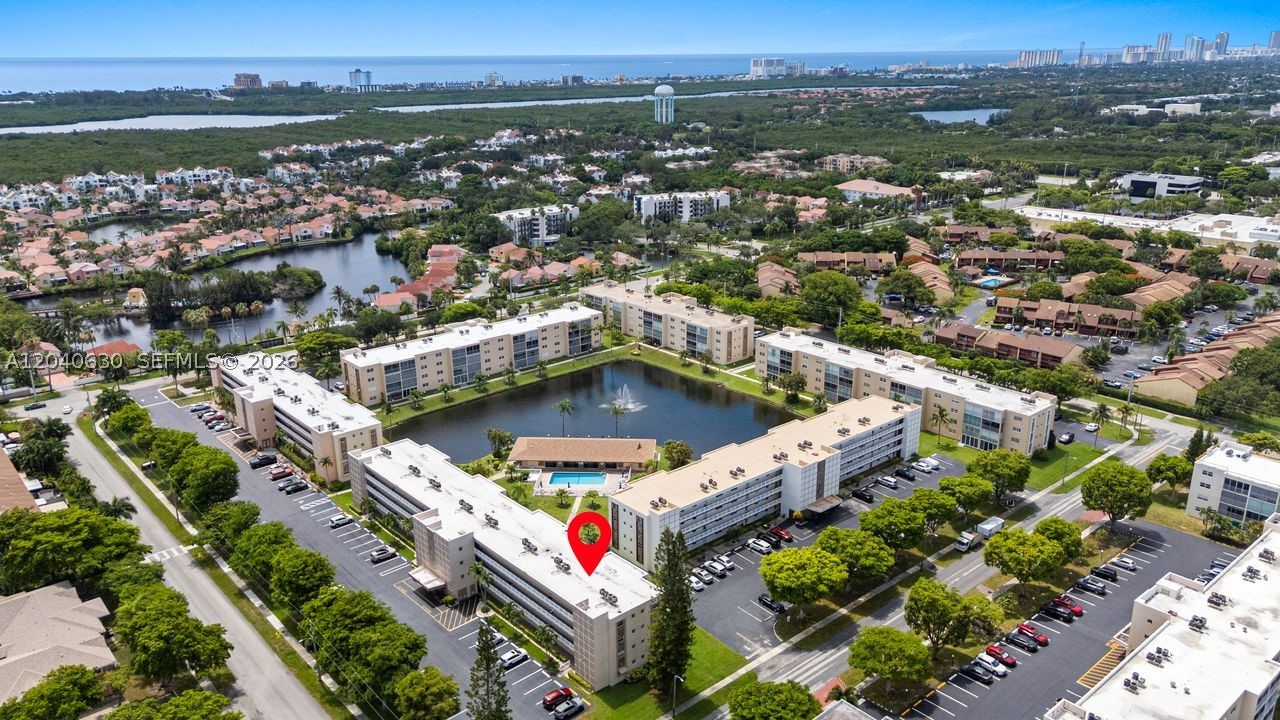 MEADOWBROOK LAKES CONDO - Residential