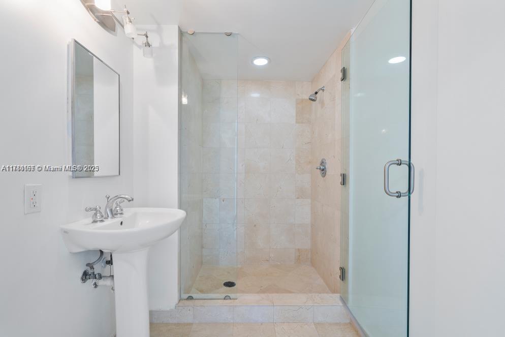 AKOYA CONDO - Residential Lease